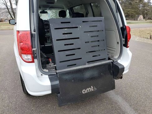 Used 2019 Dodge Grand Caravan SE FWD image 21