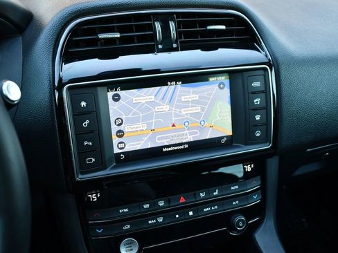 Used 2018 Jaguar F-PACE Prestige image 13