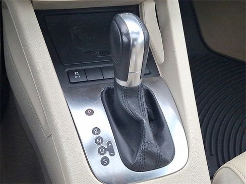 Used 2013 Volkswagen Eos Komfort image 11