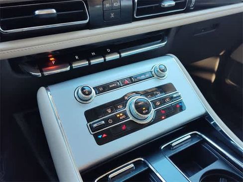 Used 2024 Lincoln Aviator AWD w/ Premium Package image 22