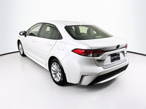 Used 2022 Toyota Corolla LE image 5