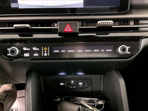 Used 2026 Kia Sportage EX w/ EX Panorama Roof Package image 15