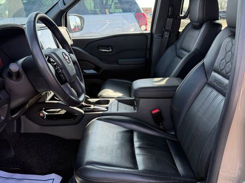 Used 2022 Nissan Frontier PRO-4X image 11