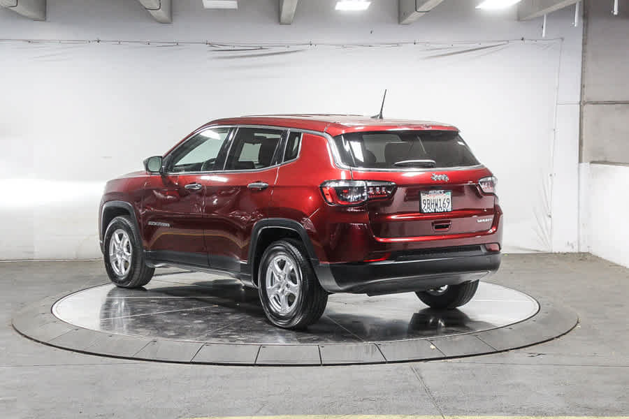 Used 2022 Jeep Compass Sport FWD image 4