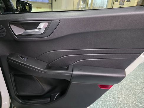 Used 2022 Ford Escape Titanium w/ Titanium Premium Package image 25