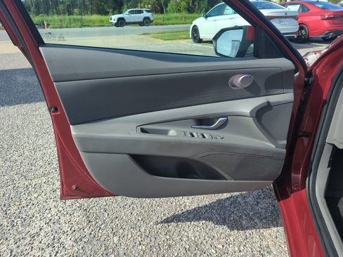 Used 2023 Hyundai Elantra SEL FWD image 18