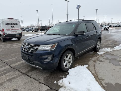 Used 2016 Ford Explorer XLT w/ Equipment Group 202A image 2