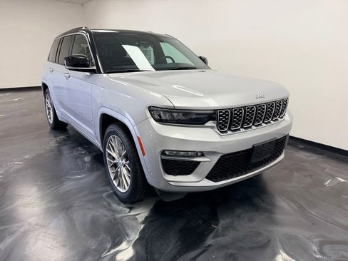 Used 2024 Jeep Grand Cherokee Summit AWD/4WD image 21