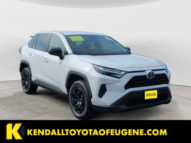 Used 2025 Toyota RAV4 LE AWD/4WD image 3