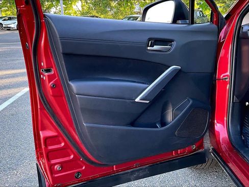 Certified 2025 Toyota Corolla Cross XLE image 21