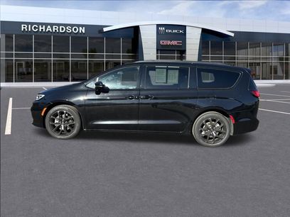 Used 2025 Chrysler Pacifica Limited