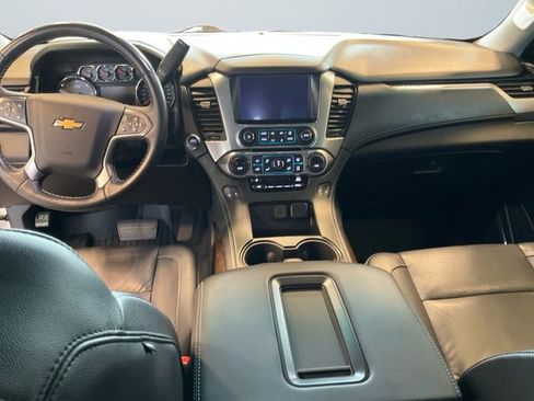 Used 2019 Chevrolet Suburban LT w/ Luxury Package AWD/4WD image 10