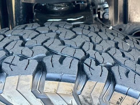 Used 2021 Jeep Gladiator Overland image 32