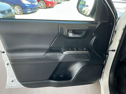 Used 2022 Toyota Tacoma TRD Off-Road image 14