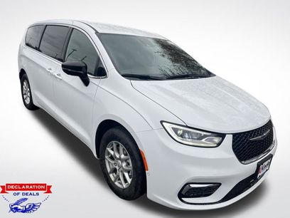 New 2026 Chrysler Pacifica Select