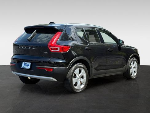 Used 2021 Volvo XC40 T5 Momentum AWD/4WD image 5