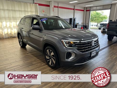 Used 2025 Volkswagen Atlas SE AWD/4WD image 6