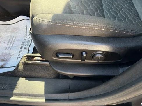 Used 2020 Chevrolet Equinox LT w/ Driver Convenience Package FWD image 12