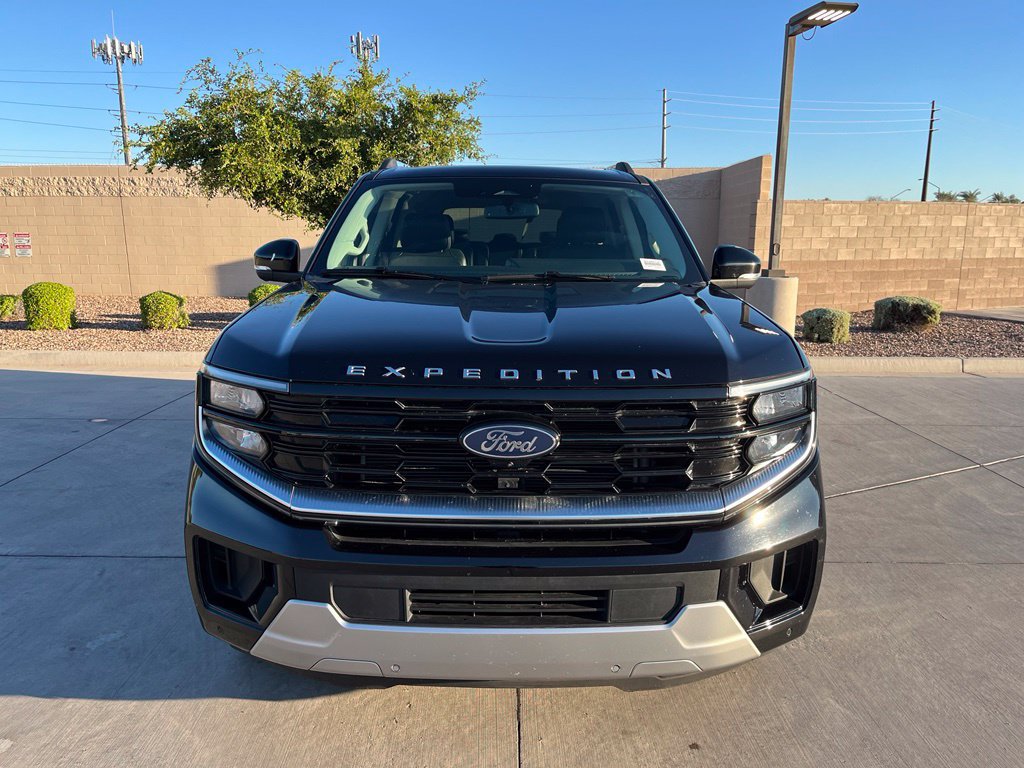 Used 2025 Ford Expedition Platinum AWD/4WD image 2