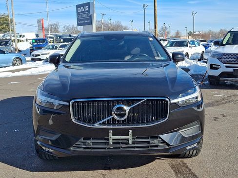 Used 2021 Volvo XC60 T5 Momentum w/ Premium Package image 2