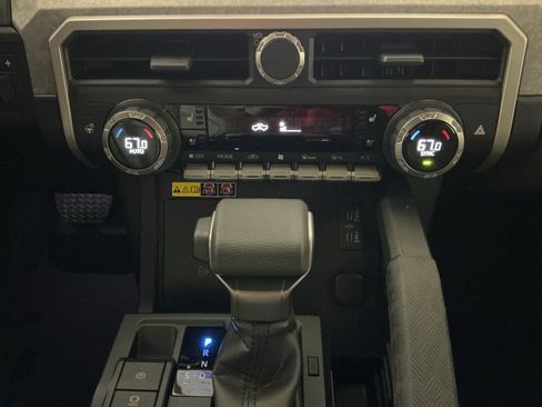 Used 2025 Toyota Tacoma Trailhunter AWD/4WD image 12