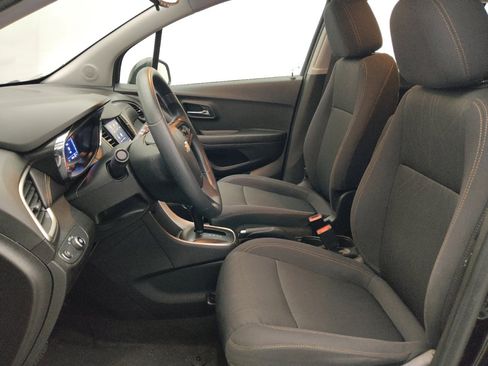 Used 2020 Chevrolet Trax LT FWD image 17