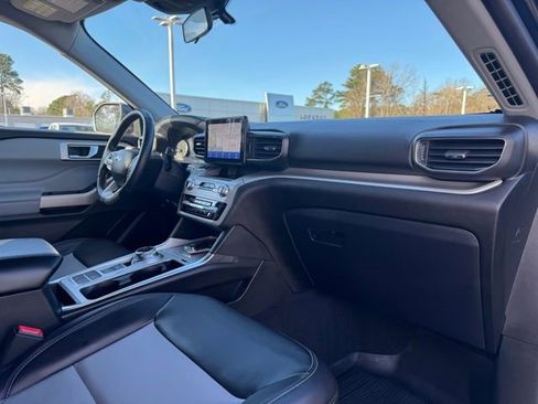 Used 2022 Ford Explorer XLT w/ Equipment Group 202A image 26