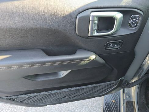 Used 2022 Jeep Gladiator Overland image 10