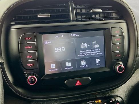 Used 2020 Kia Soul LX FWD image 16