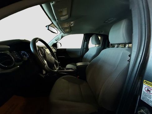 Used 2017 Toyota Tacoma SR5 w/ Tow Package image 19