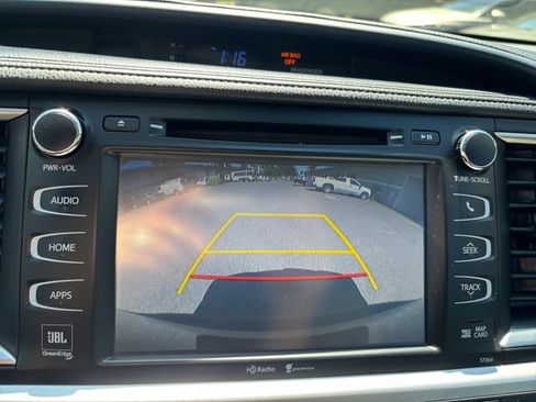 Used 2015 Toyota Highlander Limited w/ Driver Technology Package AWD/4WD image 16