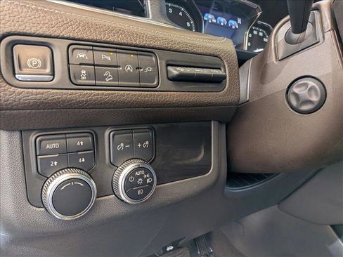 Used 2021 GMC Yukon Denali w/ Denali Premium Package AWD/4WD image 17