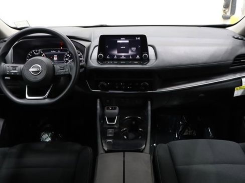 Used 2024 Nissan Rogue S FWD image 28