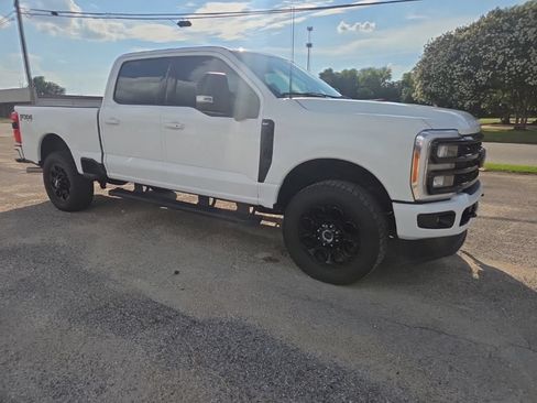 Used 2023 Ford F250 XLT w/ Black Appearance Package AWD/4WD image 12