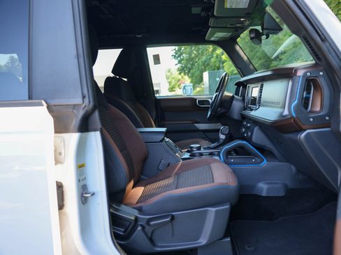 Used 2022 Ford Bronco Outer Banks AWD/4WD image 9