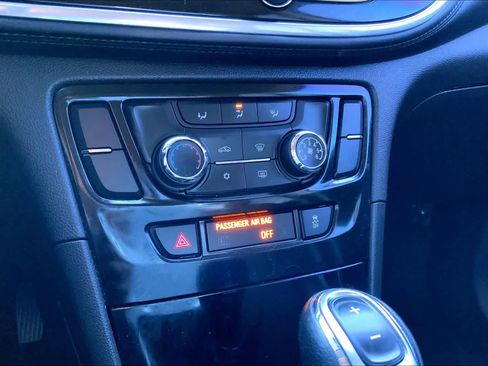 Used 2020 Buick Encore Preferred image 34