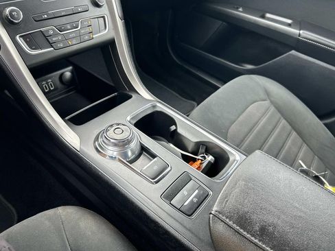Used 2020 Ford Fusion SE FWD image 24