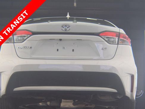 Used 2021 Toyota Corolla LE image 4