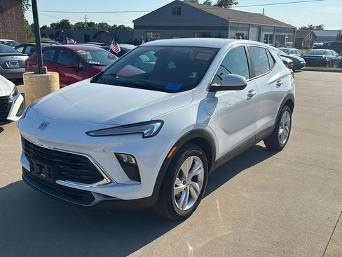Used 2025 Buick Encore GX Preferred FWD image 3