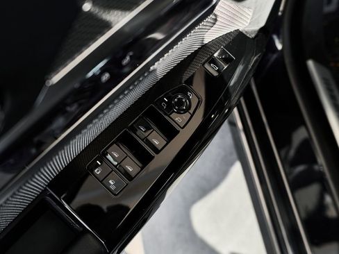 Used 2024 BMW 740i w/ Premium Package RWD image 17