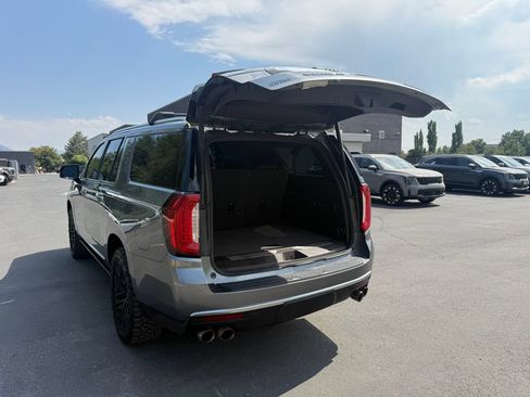 Used 2021 GMC Yukon XL Denali w/ Denali Premium Package AWD/4WD image 13