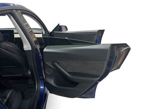 Certified 2022 Tesla Model Y Long Range AWD/4WD image 12