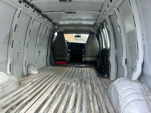 Used 2020 GMC Savana 2500 Extended w/ Enhanced Convenience Package image 8