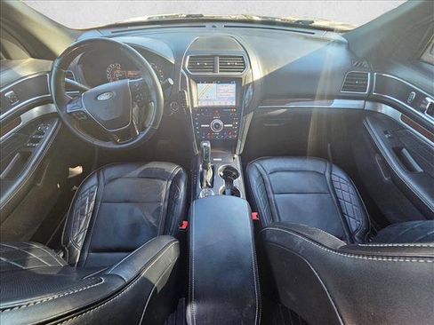 Used 2018 Ford Explorer Platinum image 14