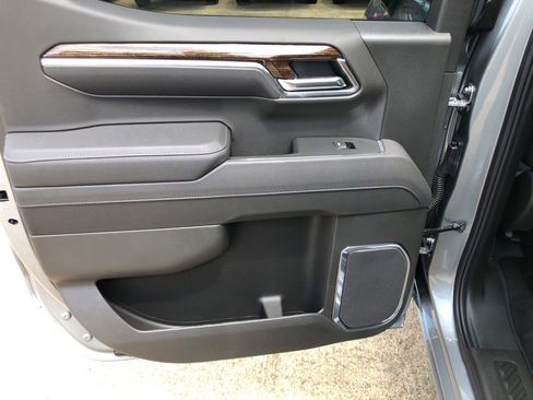 New 2025 GMC Sierra 1500 Elevation image 33