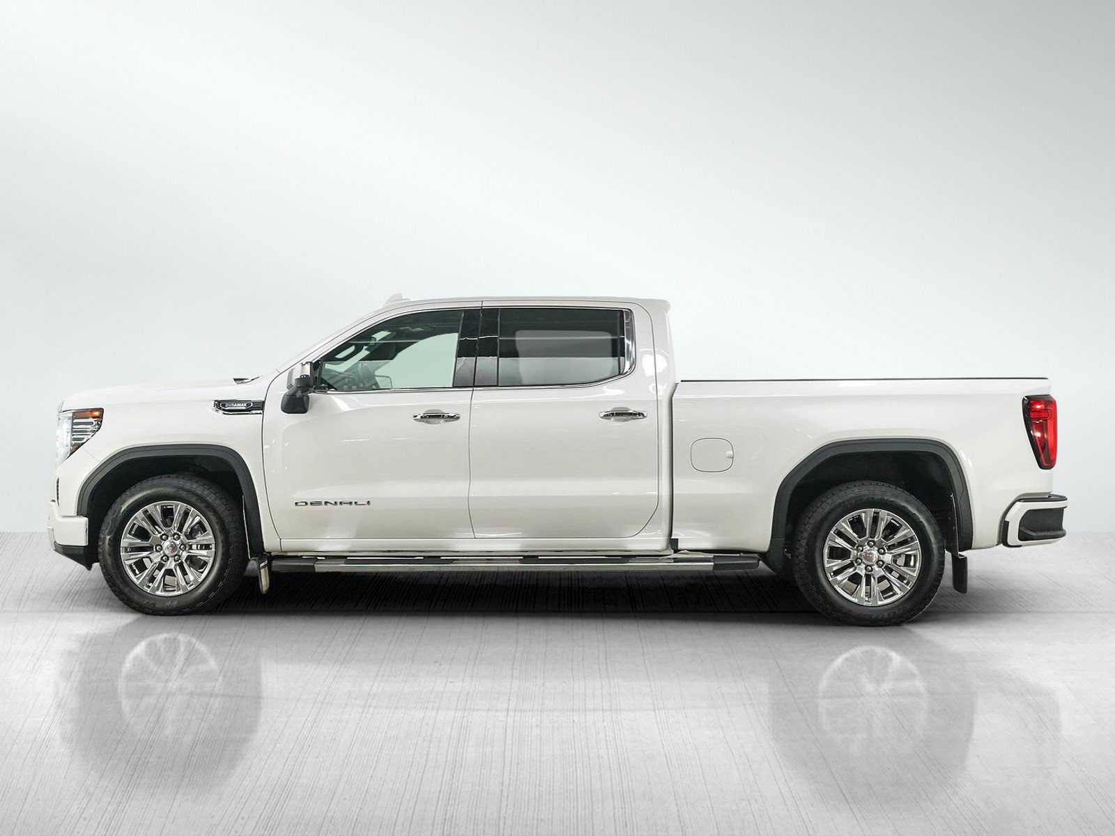 Used 2023 GMC Sierra 1500 Denali AWD/4WD image 2