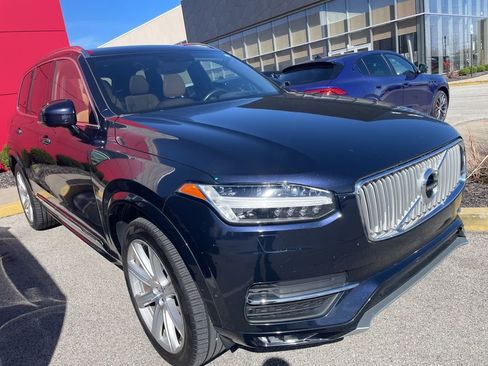 Used 2017 Volvo XC90 T6 Inscription w/ Vision Package image 2