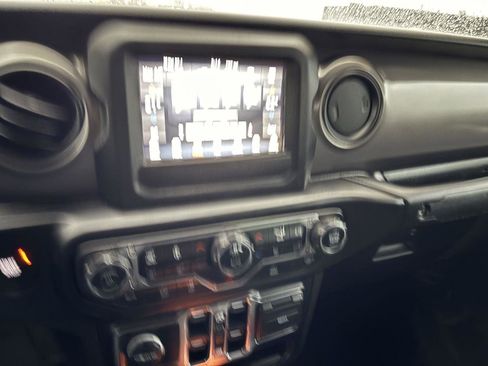 Used 2023 Jeep Gladiator Willys image 16
