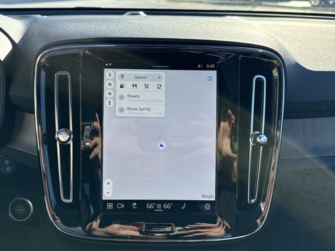 Used 2025 Volvo XC40 B5 Core image 24