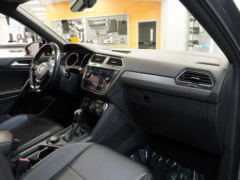 Used 2021 Volkswagen Tiguan SE R-Line image 35